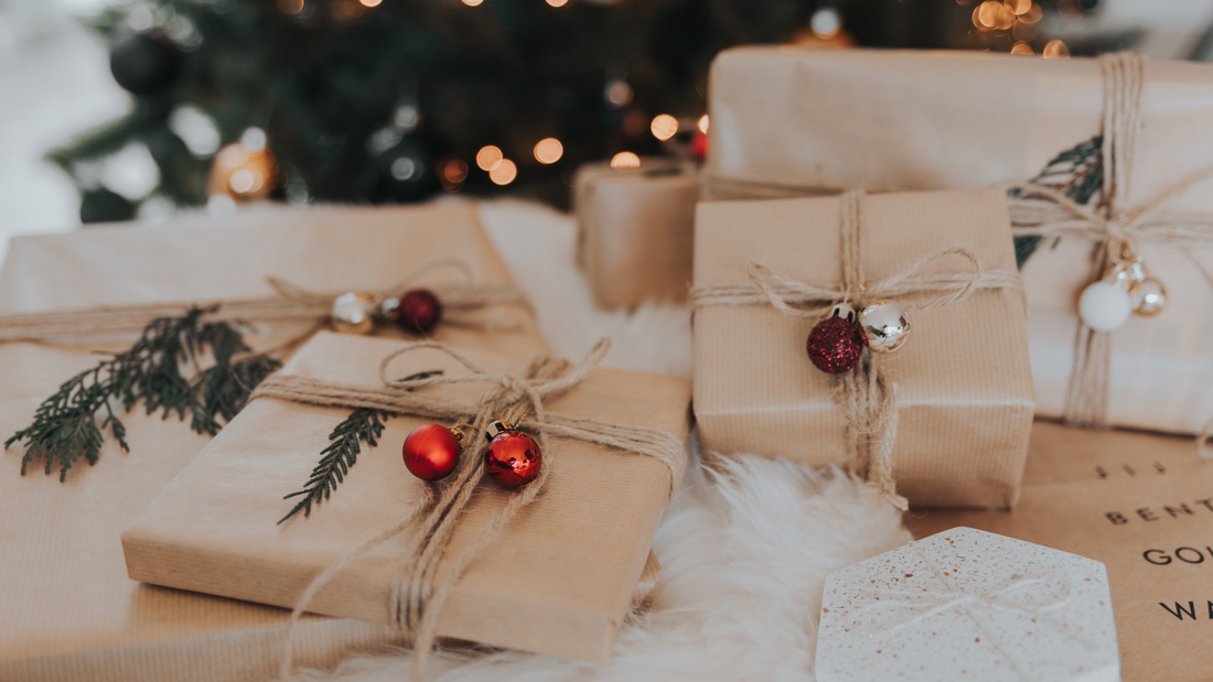 Des cadeaux joliment emballés pour un noël aussi doux que magique.